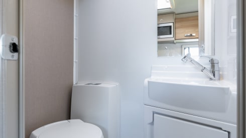 Swift Edge 486 ULX – 2-6 berth Swift EDGE 486