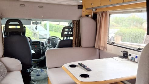 Lunar champ – 5 berth Fiat alcove from 2004