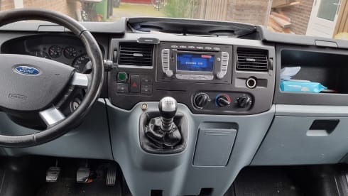 4p Ford campervan uit 2009