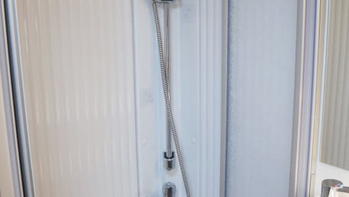 Carado 464 – Rent mobile home Carado 464 with 6 sleeping places