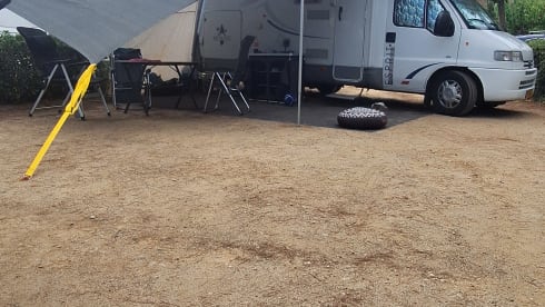 Dethleffs gezincamper 4 personen met airconditioning.  – 5p Dethleffs Alcove from 2001