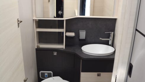 Challenger 337GA Graphite Premium Edition / Ford Transit 170ch BVA6