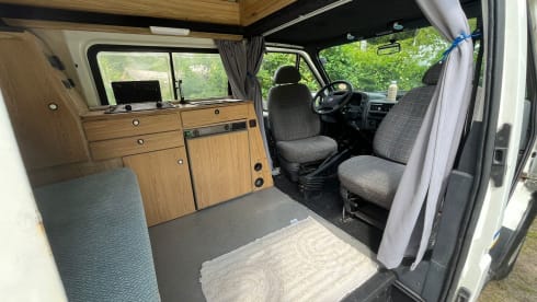 De Vrijbuiter – 7 Berth Chausson bus from 2013