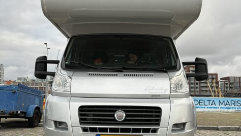 LMC Family Alcove Camper 6 persons Space saver! 