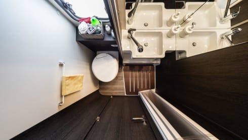 Belle – Motorhome – Sleeps 4 – Travels 4