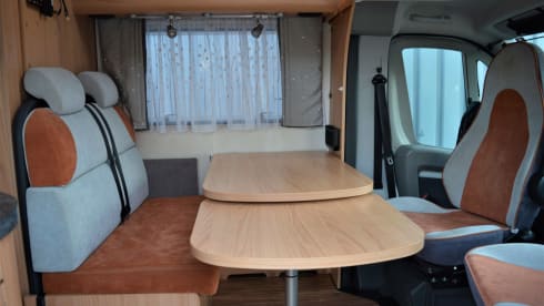 Beautiful complete and very neat 4-person camper (Fiat Ducato Bürstner)