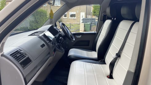 Stormtrooper – 3 berth Volkswagen campervan T5