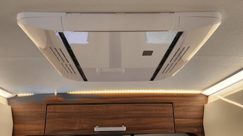 vakantiehuisje op 4 wielen – 2p Karmann bus, with air conditioning in living area