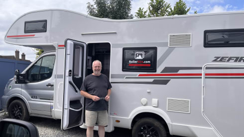 2024 Roller Team 675 Auto  – 6 sleeper Over cab bed & bunks
