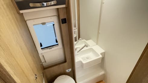 Astrid – Luxury 4-6 Berth Roller Team Auto-Roller 747 Manual - Fully Insured