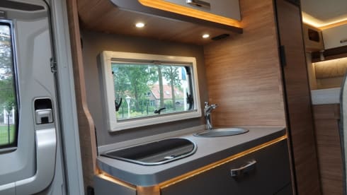 Excellent Campers  – LMC Camper semi-integrato Zeeland Fiandre