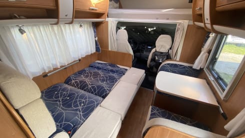 Cel4night – 7-seater overcab motorhome