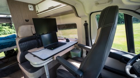Camper Eva – Camping-car de luxe avec Starlink