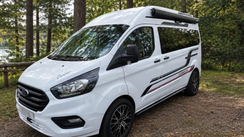 Maisie – ⭐️Luxury off grid Ford campervan⭐️