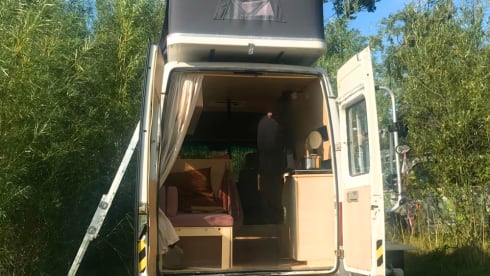 4-seater Volkswagen bus from 1999