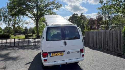 Willem – 2-seater Volkswagen bus from 2000