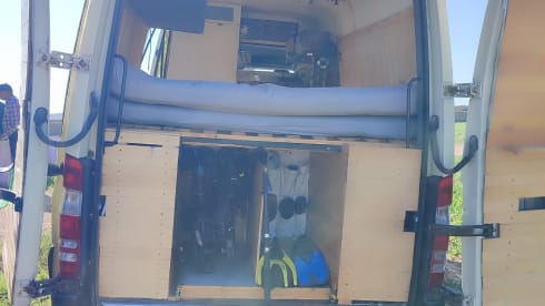 Desire – Mercedes-Benz Wohnmobil mit 2 Schlafplätzen aus dem Jahr 2007