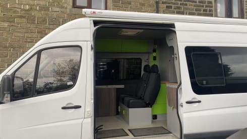 LWB – 4-5 berth Mercedes-Benz Sprinter 2013