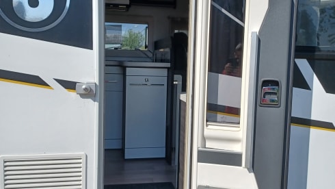 6p Benimar semi-integrated uit 2021