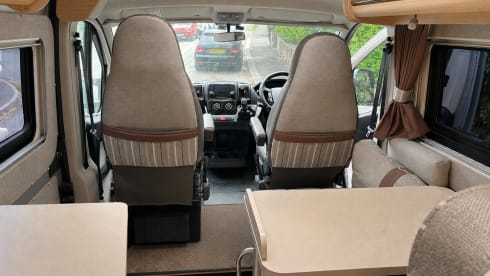 Denis – 4 berth Peugeot bus from 2017