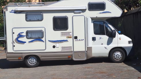 CHARLIE III – CAMPER