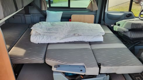 Nuggie – 4-5 seater 2008 Ford Nugget with high roof 