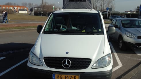 Vito camper – Camper van for 2 person with solar panels