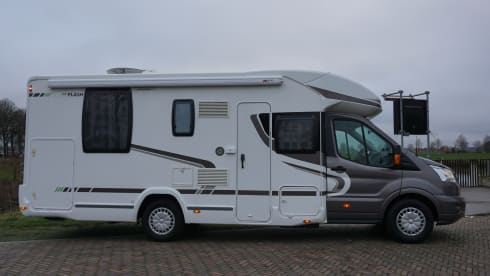 4p Chausson Semi-Integrated 