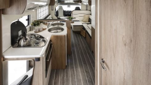 Mabel – Brand New Luxury 4-5 berth 2022 model RollerTeam 707 Motorhome