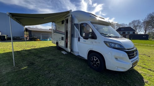 13 LMC T742 – LMC T742 semi-integrated camper 2020