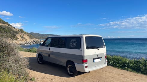 Mustaches – Camp'In Box Volkswagen T4