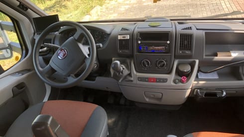 De Baron – Five berth Elnagh alcove Fiat Ducato