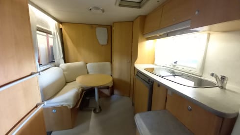 Complete camper, spacious inside. Good controllable for everyone !!