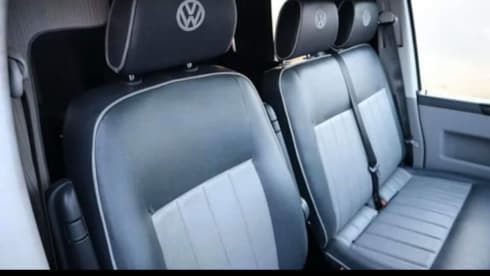 Talullah Zog – 4 berth Volkswagen T5 Campervan from 2012