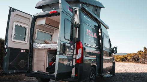 Nazarè – Premium Outdoor Van Rental