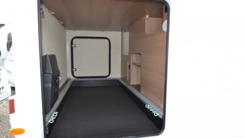Carado T338 (splinternieuw!!) – Luxurious and fully equipped camper with length beds. Ultimate Freedom! 