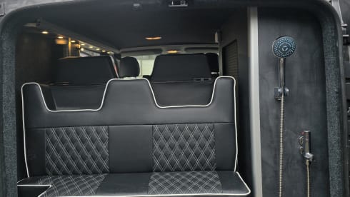 Roy – Renault-Campervan mit 2 Schlafplätzen ab Baujahr 2019 – Versicherung inklusive!