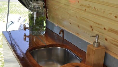 Try Vanlife – Try Vanlife Off the grid Ducato with large bed!