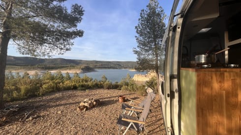 JOEY – 2-seater Peugeot bus from 2019