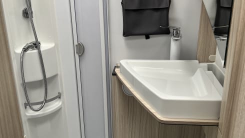Jimmy – Super camper with lifting bed and length beds