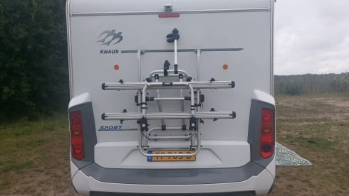 Comfortable Knaus semi-integrated