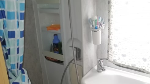 LADY – TRAVEL BY CAMPER