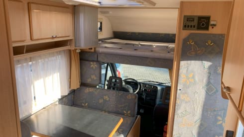 209 Eura Mobiel Ureterp – 6p Eura Mobil alcove from 2000