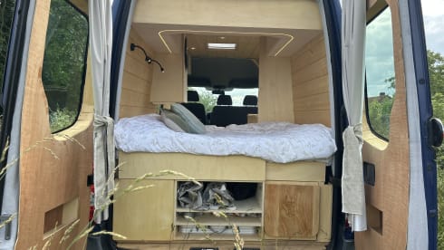 ONA – 2-seater Volkswagen bus from 2011