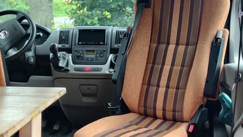 COMPACT, COMPLETE, COMFORTABLE with fixed bed, Offgrid.