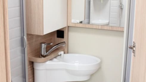 2p Sunlight semi-integrated uit 2019