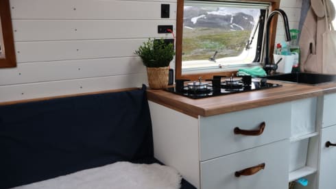Olaf – Neat conversion Volkswagen Crafter L2H2