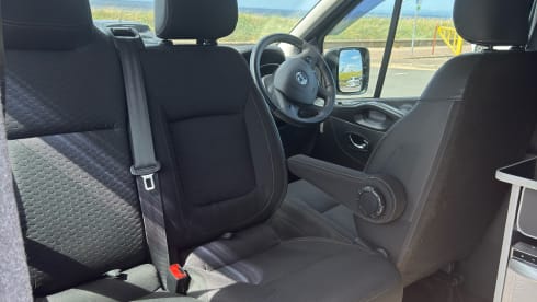 Viv – Vauxhall Vivaro 4 Berth Pop Top