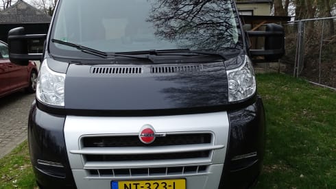 Moonlight – Wonderfully comfortable Bürstner semi-integrated motorhome