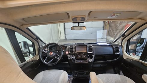 Nr. 7 Carado T448 – Very luxurious family camper, new from 2025 and fully equipped.
